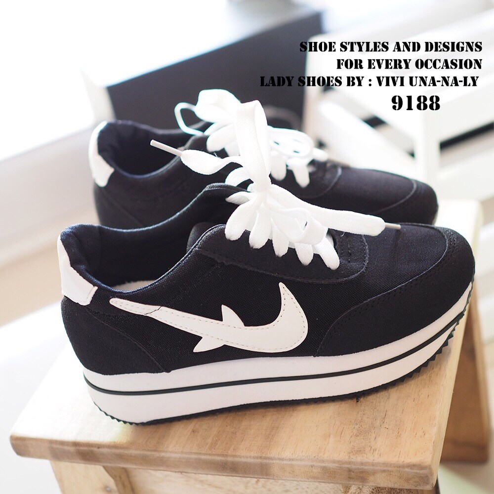 พร้อมส่ง : รองเท้าเสริมส้นทรงSport (สีดำ)