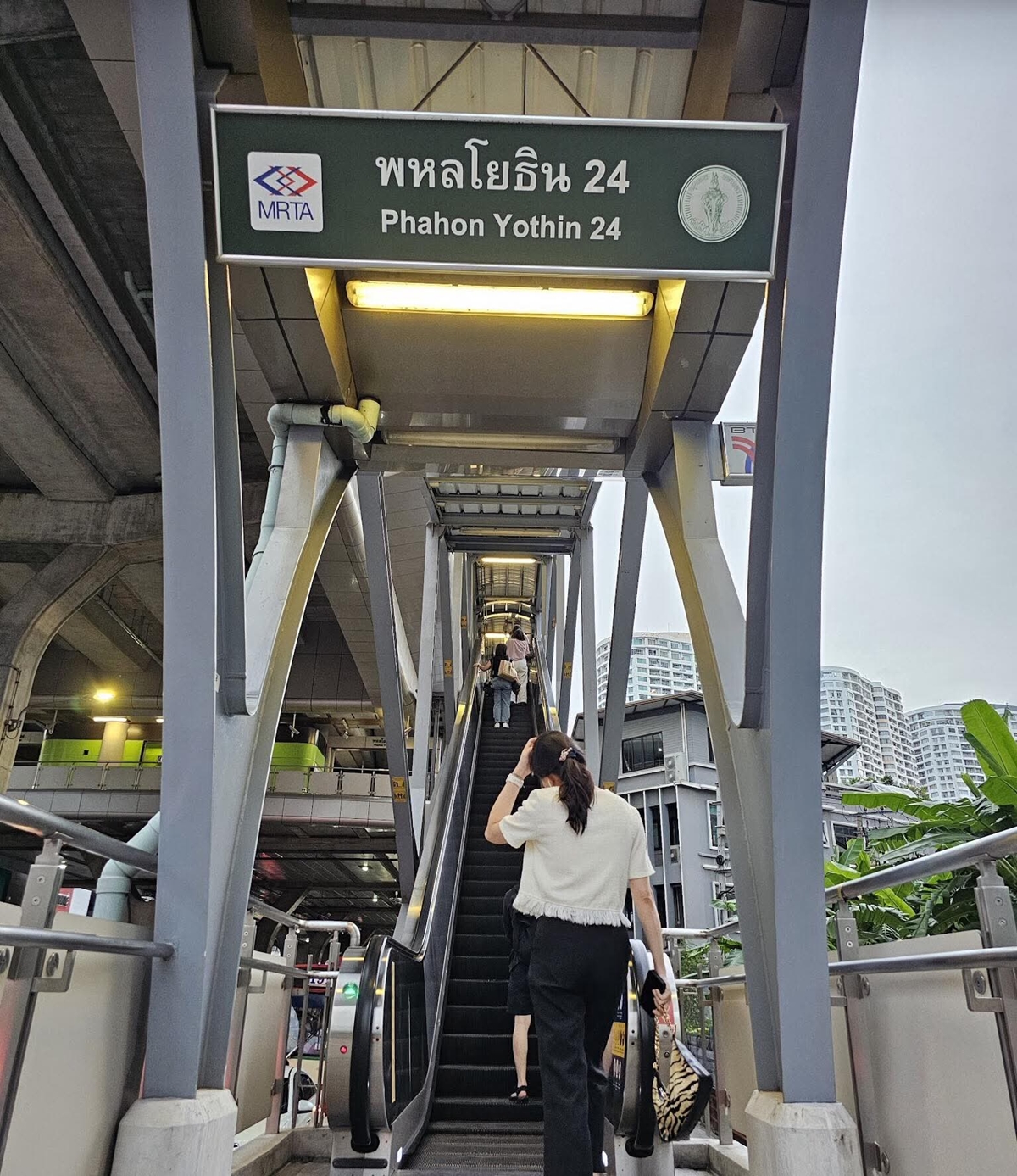 อาคารรัชโยธิน ฮิลส์ ( Ratchayothin Hills ) สำนักงานให้เช่าติดถนนพหลโยธิน ใกล้รถไฟฟ้าสายสีเขียว สถานีพหลโยธิน 24 เพียง 200 ม.