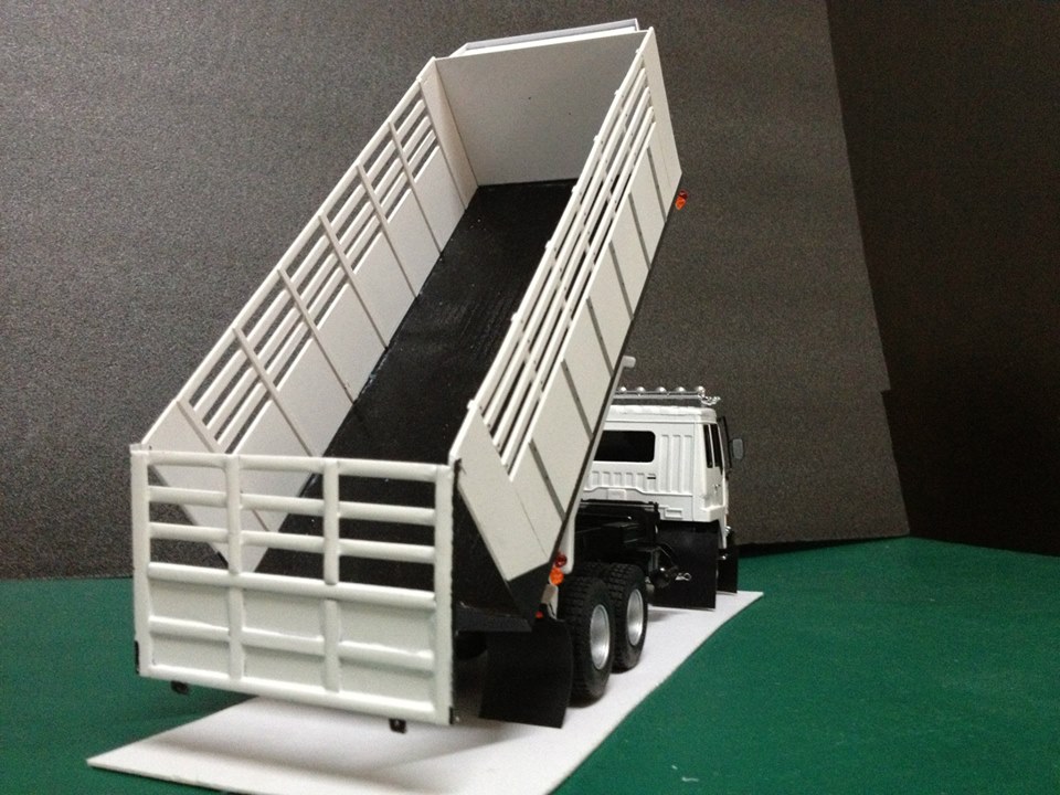 โมเดลรถขนดิน 10 ล้อ 1/32