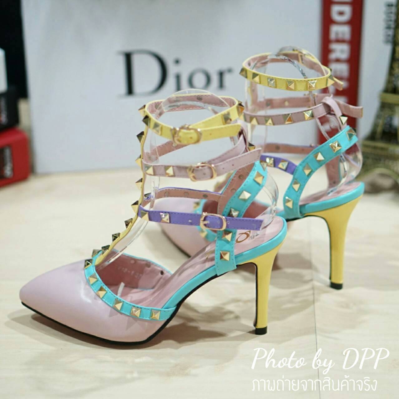 พร้อมส่ง : รองเท้าส้นสูงValentino pastel heels 2015 (สีชมพูมุก)