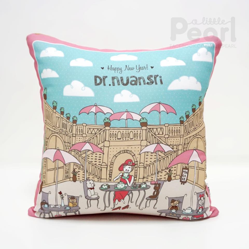 หมอนอิงสั่งทำใส่ชื่อ ลาย Kid with Teddies - Pink