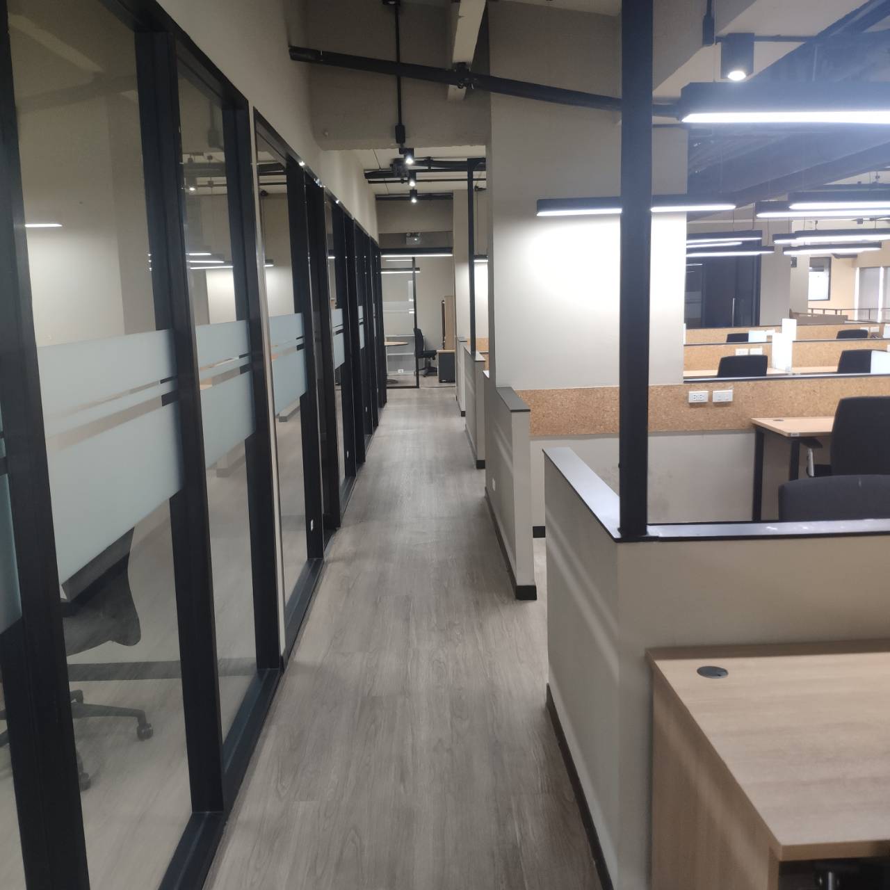 ไอทีเอฟ สีลม พาเลส (ITF-Silom Palace) สำนักงานให้เช่าย่านสีลม ศูนย์กลางธุรกิจ(CBD)ของกรุงเทพฯ ใกล้สถานีรถไฟฟ้า BTS ช่องนนทรี เพียง 350 ม.