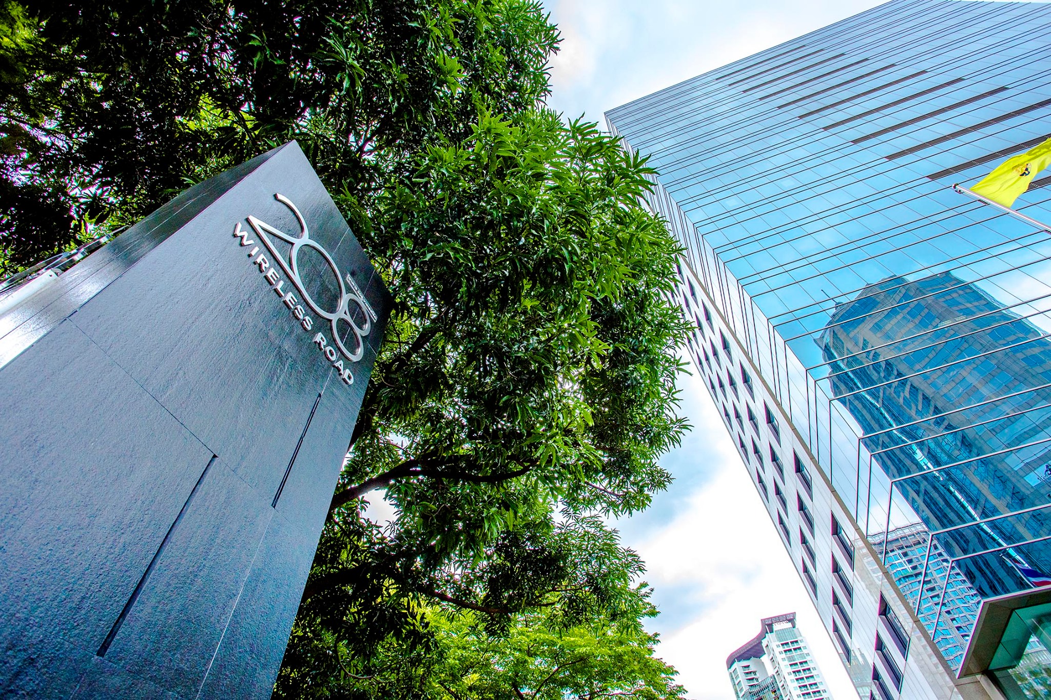 ให้เช่าอาคารสำนักงานติดถนนวิทยุ ใกล้สวนลุมพีนี และใกล้รถไฟฟ้า BTS เพลินจิต 600 เมตร 208 WIRELESS ROAD BUILDING | BANGKOK