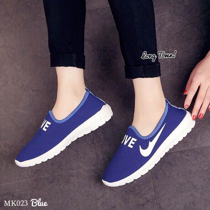 รองเท้าผ้าใบสไตล์ Nike Slip On (สีดำ)