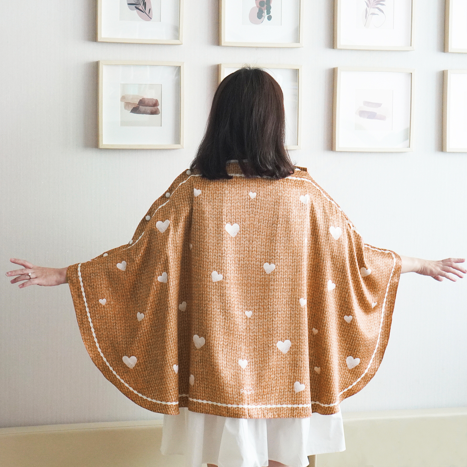 ผ้าคลุมให้นม (รุ่นมีกระดุม ถอดโครงได้) พร้อมส่ง ลาย Knitted Heart - Brown