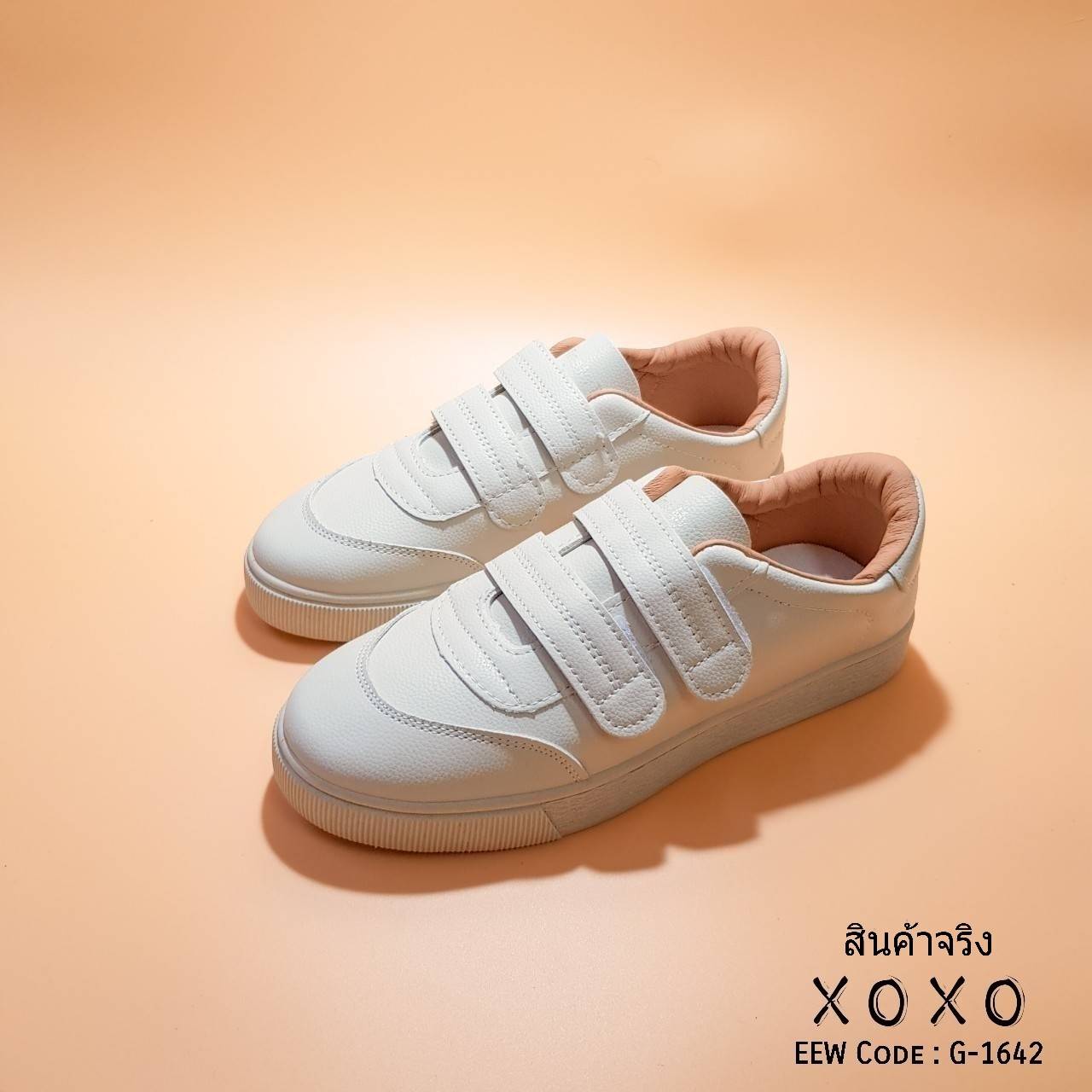 รองเท้าผ้าใบเรียบแต่งเมจิกเทป (สีขาว)