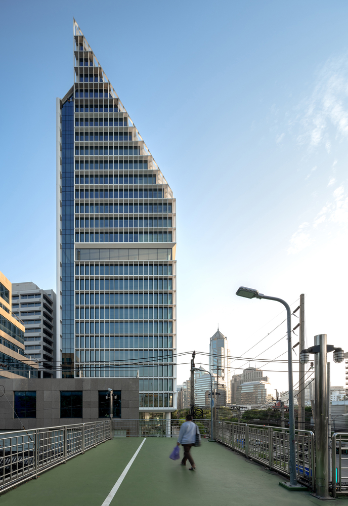 อาคารสำนักงาน 140 ไวร์เลส (140 Wireless) สำนักงานให้เช่า ย่านถนนวิทยุและถนนสารสิน ใกล้สวนลุมพินี เพียง 100 เมตร