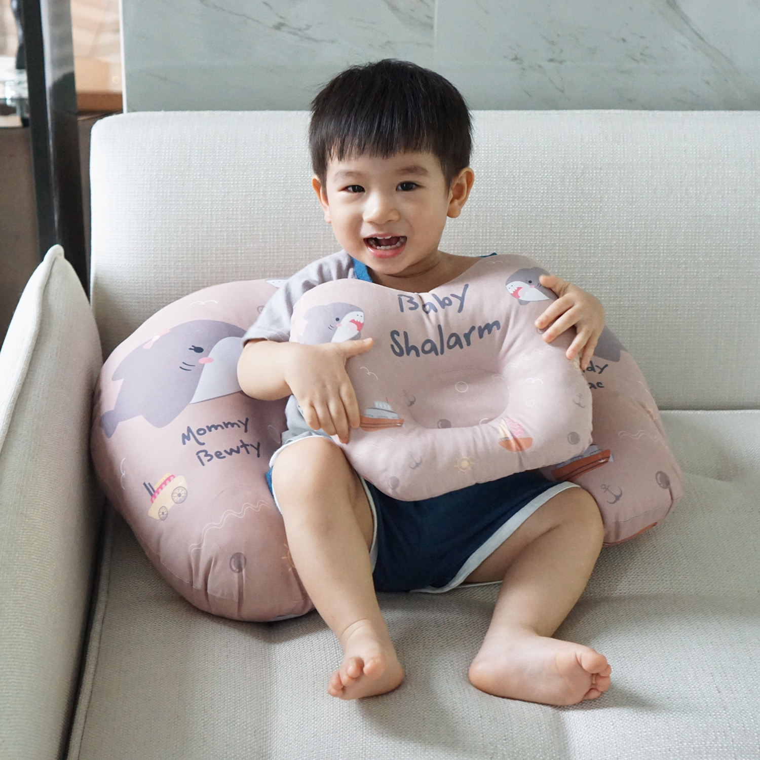 ชุดของขวัญเด็กแรกเกิด BP2 หมอนหลุม + หมอนรองให้นม ลาย Shark - Brown