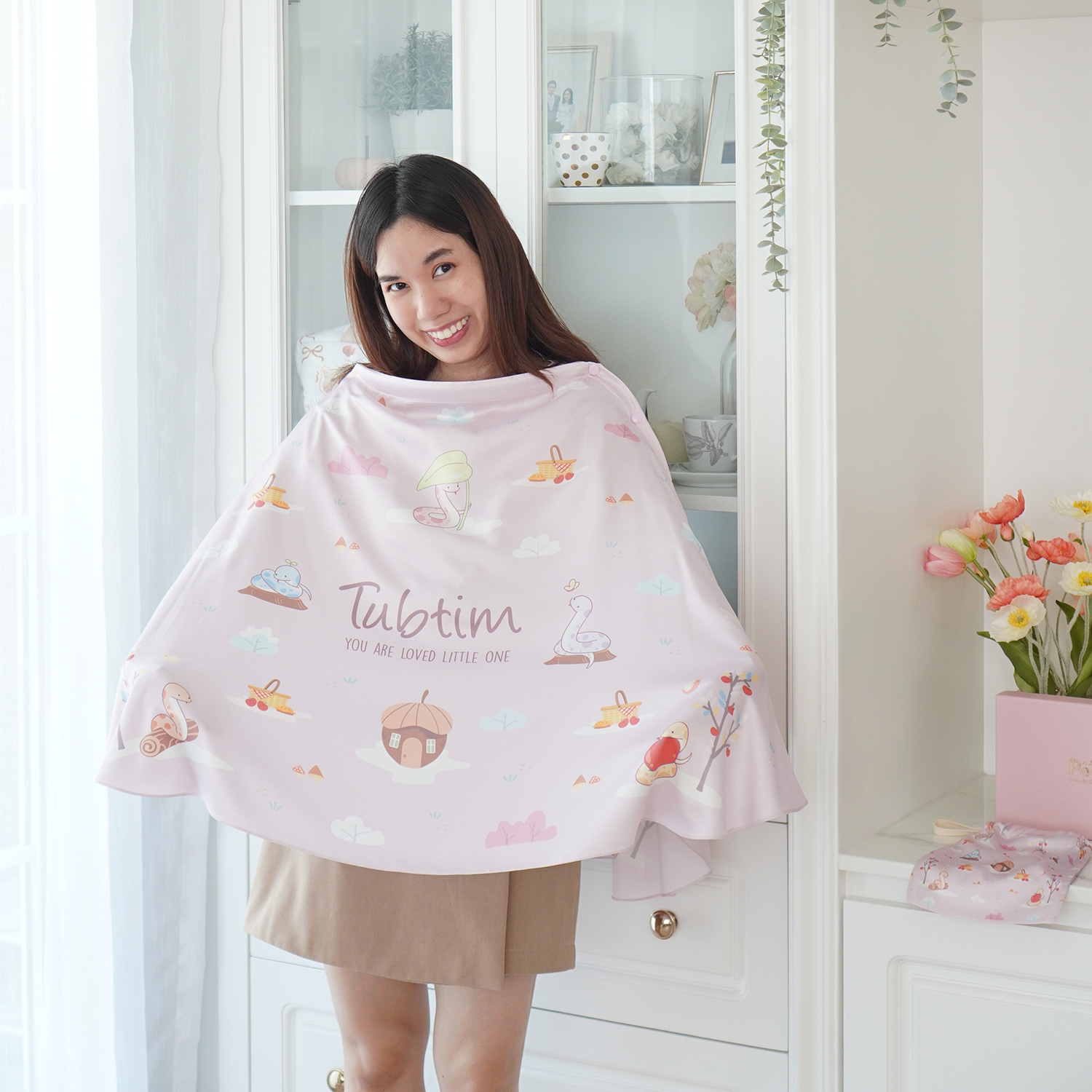 ผ้าคลุมให้นม 3in1 (รุ่นมีกระดุม ถอดโครงได้) แบบสั่งทำใส่ชื่อ ลาย Snakes in the garden - Pink