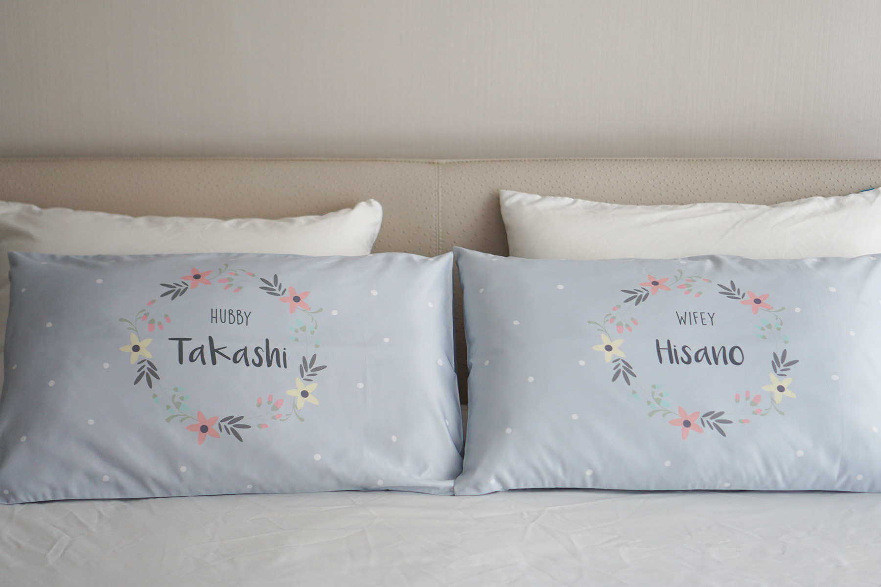 ปลอกหมอนหนุนคู่ พิมพ์ลายเต็มผืน Polka Dot - Grey - Floral Frame