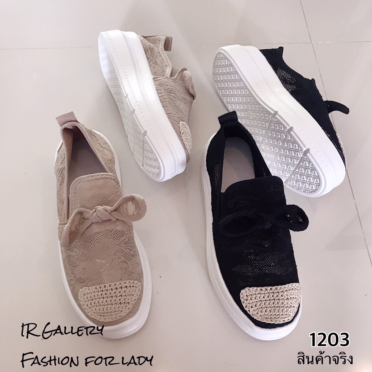 รองเท้าผ้าใบลำลองผ้าลูกไม้ (สีดำ)