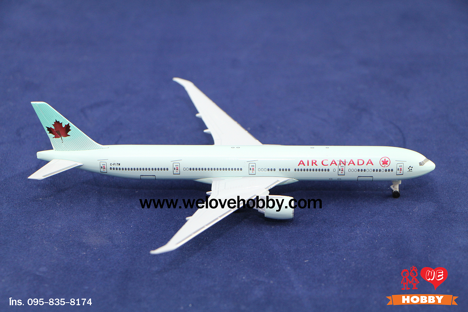 โมเดลเครื่องบิน Air Canada (Boeing 777) แคนาดา ไซส์กลาง แบบมีล้อเครื่องบิน (1:400)