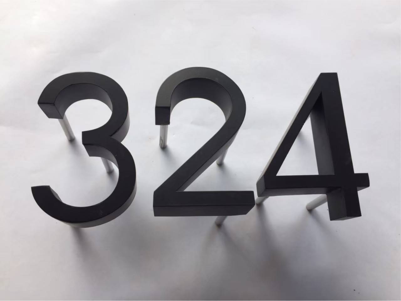 ป้ายบ้านเลขที่ อักษรโลหะ