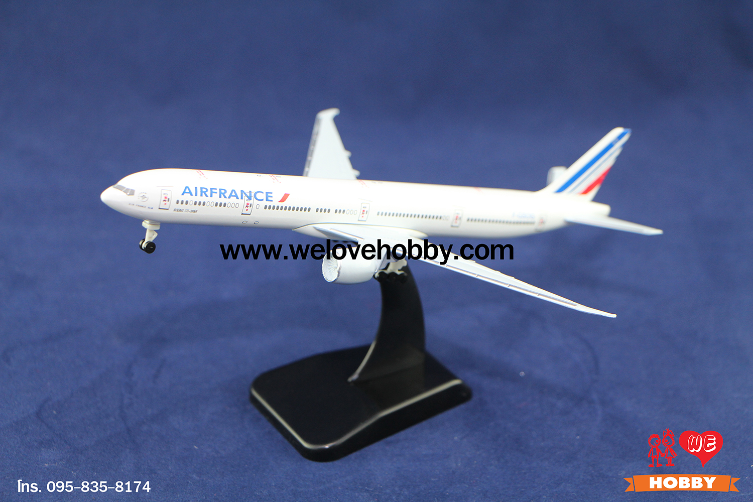 โมเดลเครื่องบิน Air France (Boeing 777) ฝรั่งเศส ไซส์กลาง แบบมีล้อเครื่องบิน (1:400)