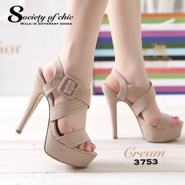 รองเท้าส้นสูง Platform (สีครีม)