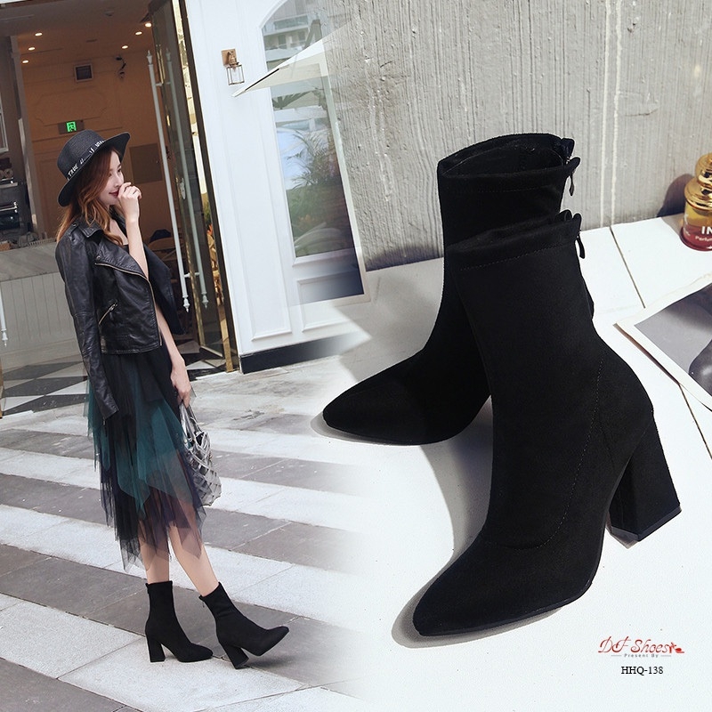 รองเท้าบูทส้นแท่งสักหลาด