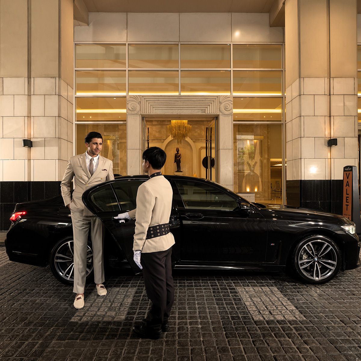 ATHENEE TOWER สำนักงานให้เช่าติดถนนวิทยุ ใกล้สถานีรถไฟฟ้า BTS เพลินจิต 350 เมตร