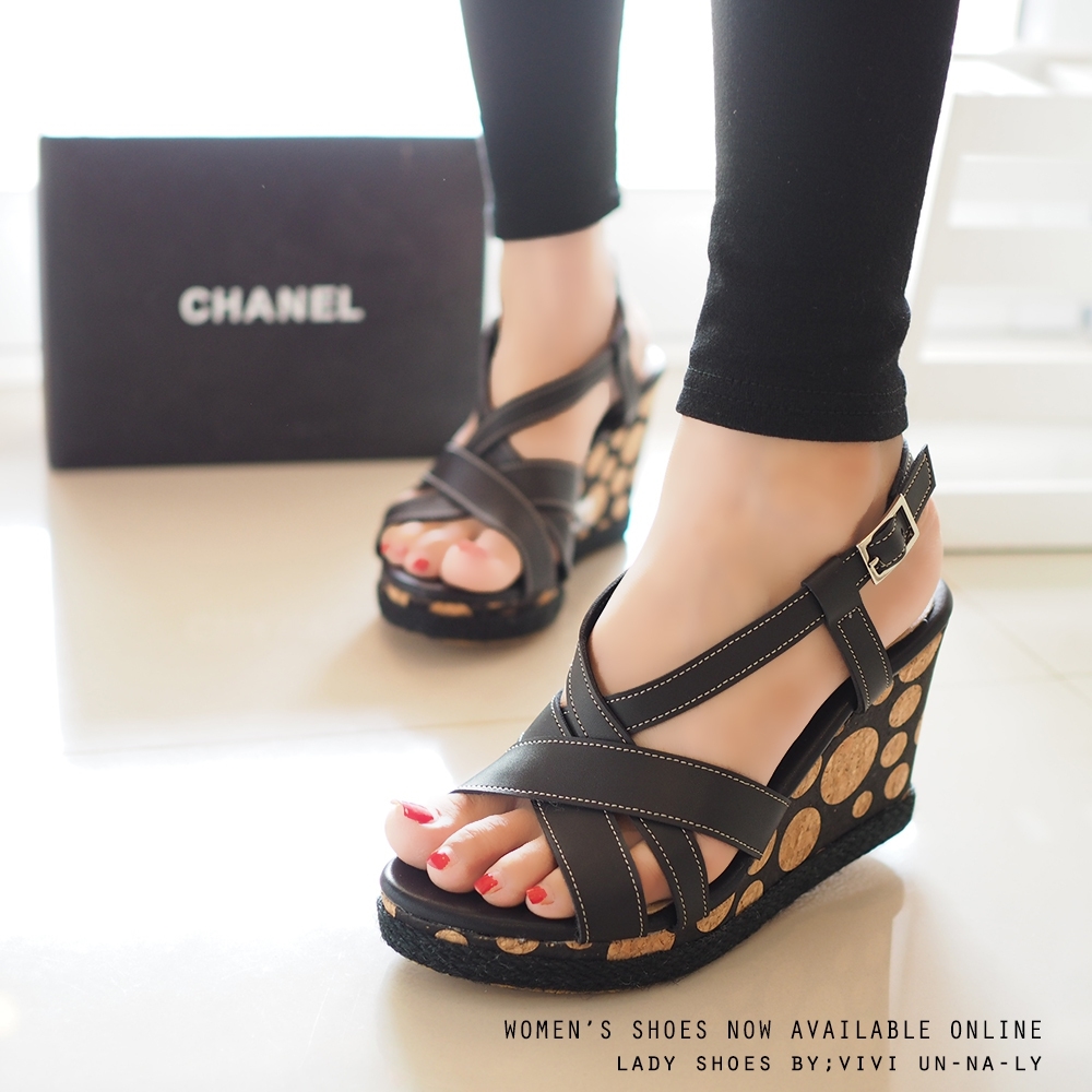 พร้อมส่ง : รองเท้าส้นเตารีดหน้าสาน (ดำ)