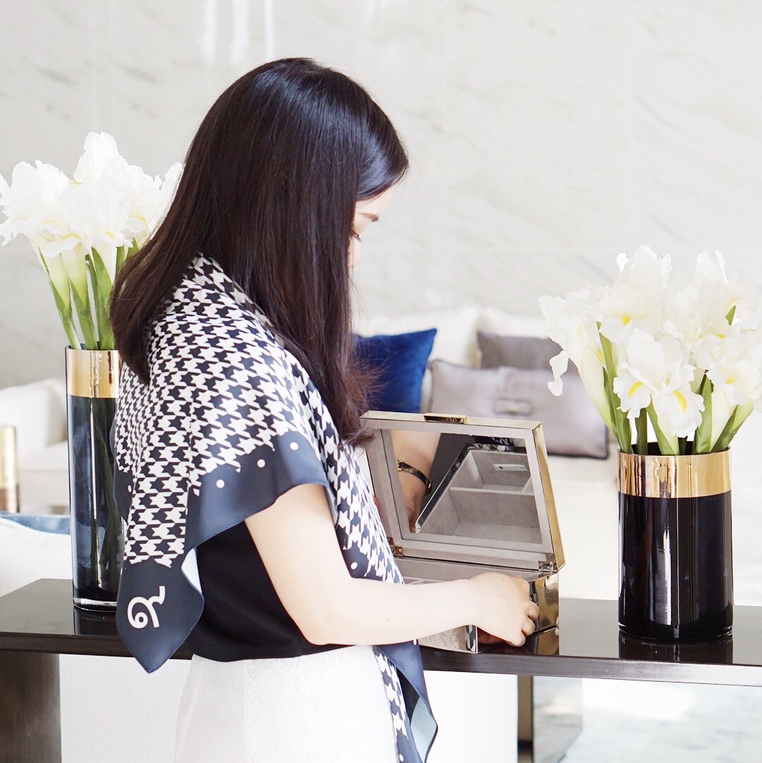ผ้าพันคอ "ฉันเกิดในรัชกาลที่๙" สีดำ สั่งทำใส่ชื่อ