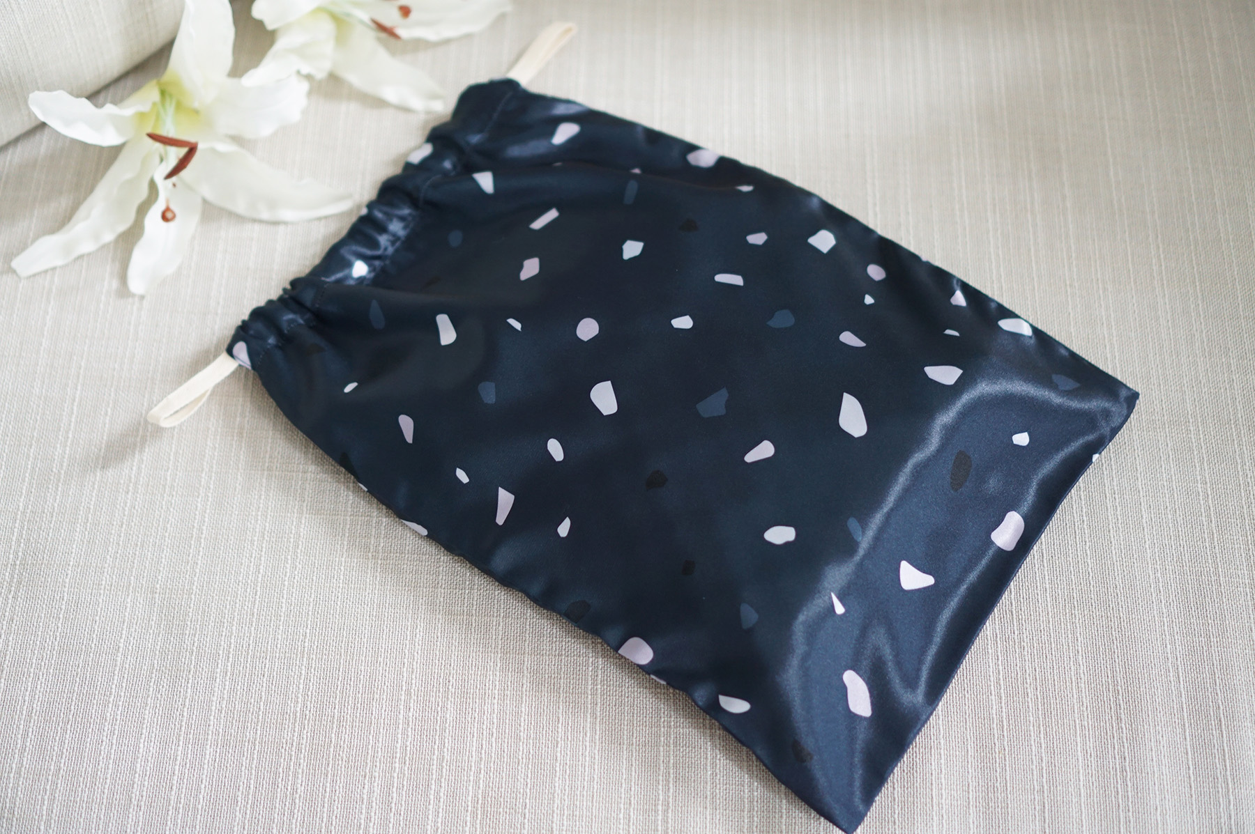 ถุงผ้าซาติน ไซส์ L สั่งทำใส่ชื่อ - Terrazzo