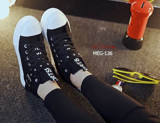 รองเท้าผ้าใบแฟชั่นเสริมส้นทรงหุ้มข้อ (สีดำ)