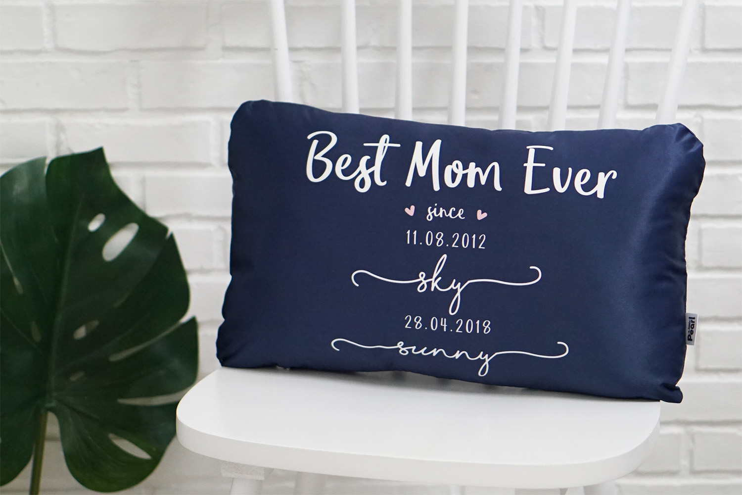 หมอนอิงทรงสี่เหลี่ยมยาว Navy Best Mom Ever - White