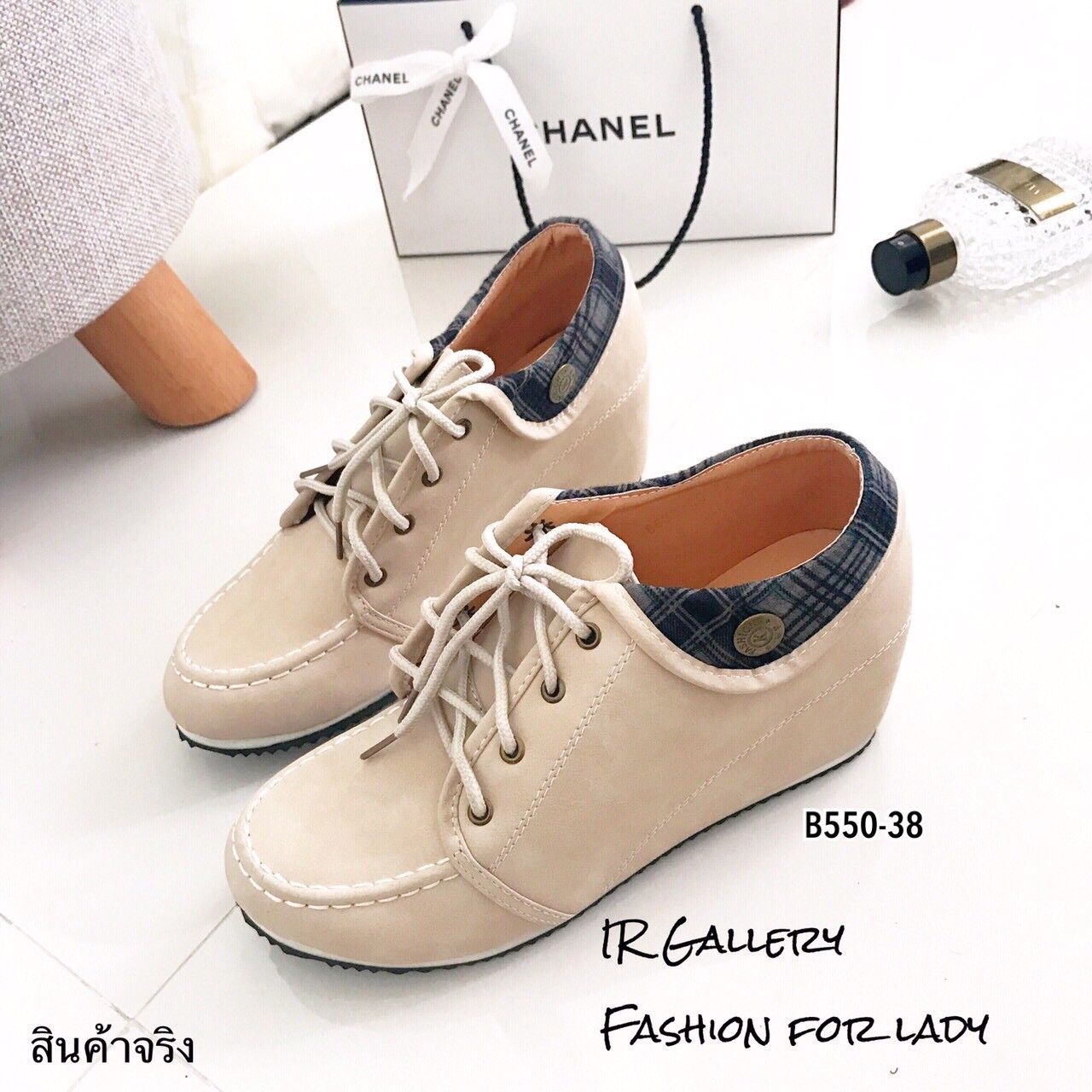 รองเท้าผ้าใบทรงมินิบูทแต่งลายสก็อต (สีแทน)