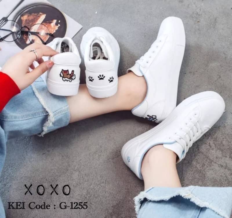 รองเท้าผ้าใบพาสเทลแต่งลายน้องหมา (สีฟ้า)