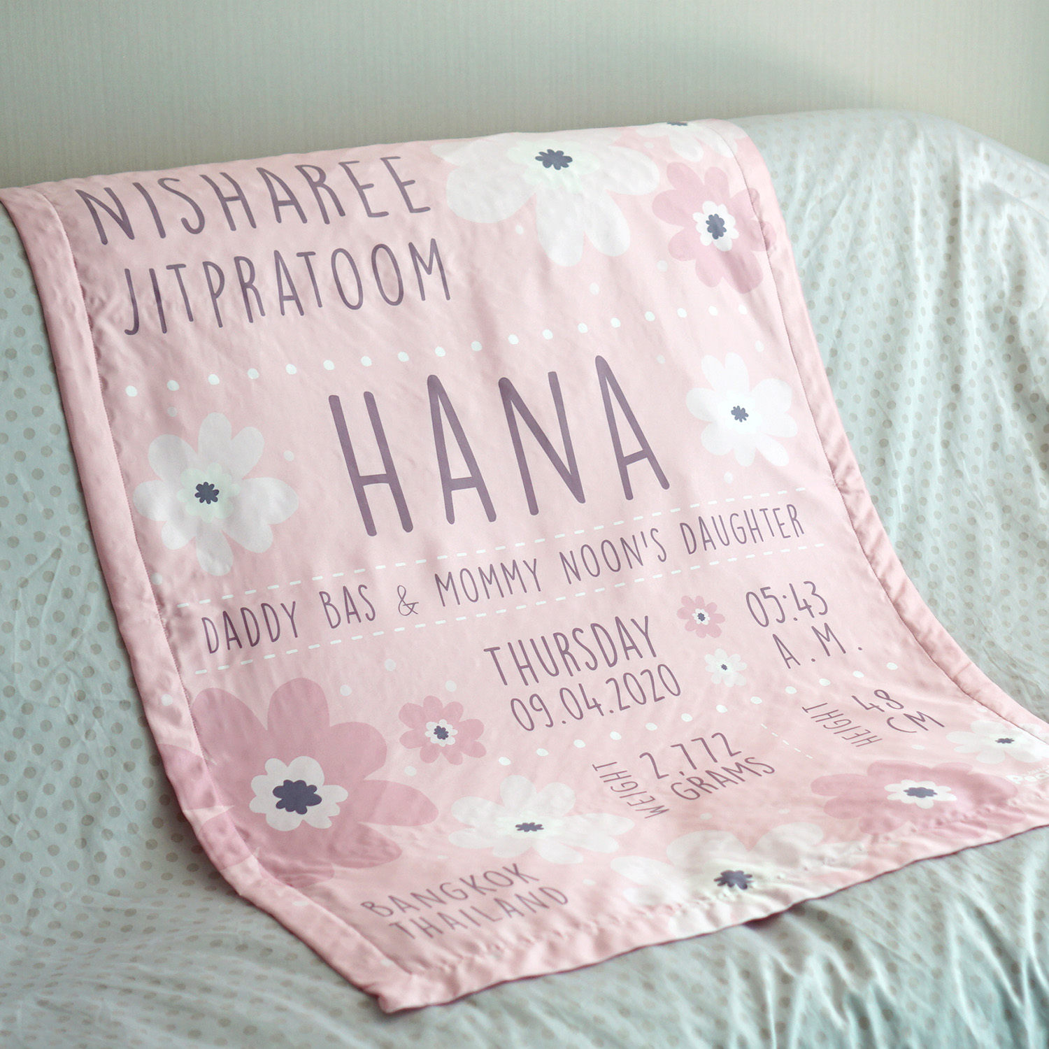 ผ้าห่มสั่งทำใส่ประวัติแรกเกิด Big Flower - Hana Pink