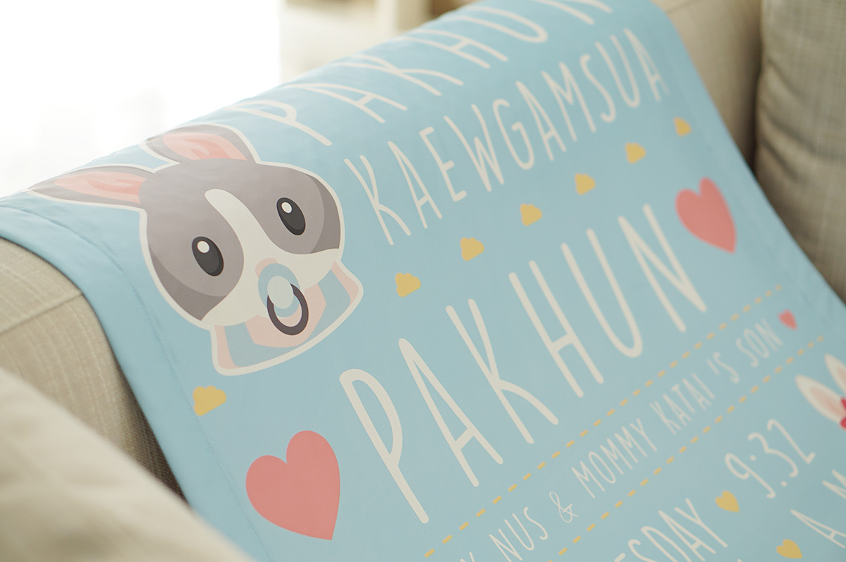 ผ้าห่มเด็ก ใส่ประวัติแรกเกิด ลายกระต่าย สีฟ้า / Rabbit Family - Blue