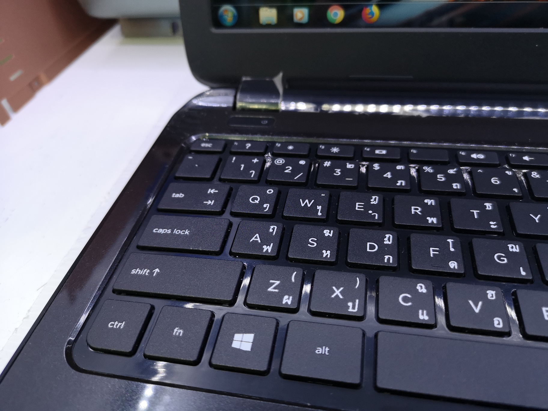 HP 15-r031ds มีตำหนิ