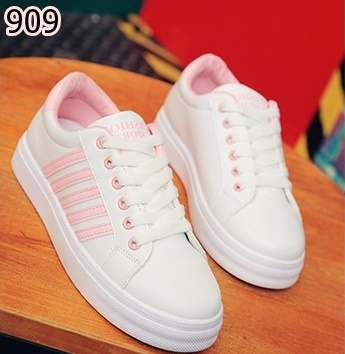 รองเท้าผ้าใบพียูแต่งแถวสไตล์ Sport (สีดำ)