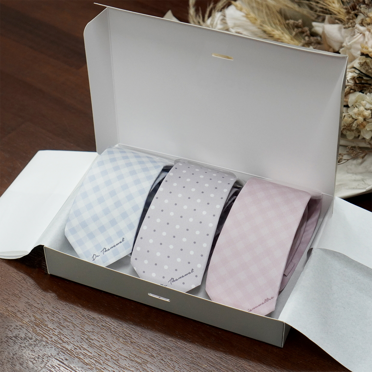 เนคไท สั่งทำใส่ชื่อ แบบ Box Set จำนวน 3 เส้น ขนาด 3" คละลาย