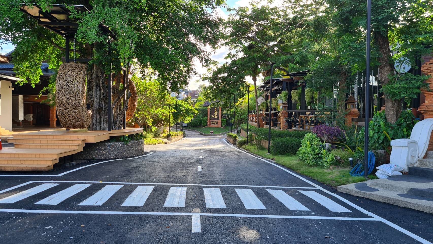 ขายโรงแรมหรู ขนาด 79 ห้อง พร้อมสระน้ำสไลเดอร์ บนเนื้อที่ดิน 14 ไร่ ติดถนนใหญ่ ถนนมิตรภาพ จ.อุดรธานี