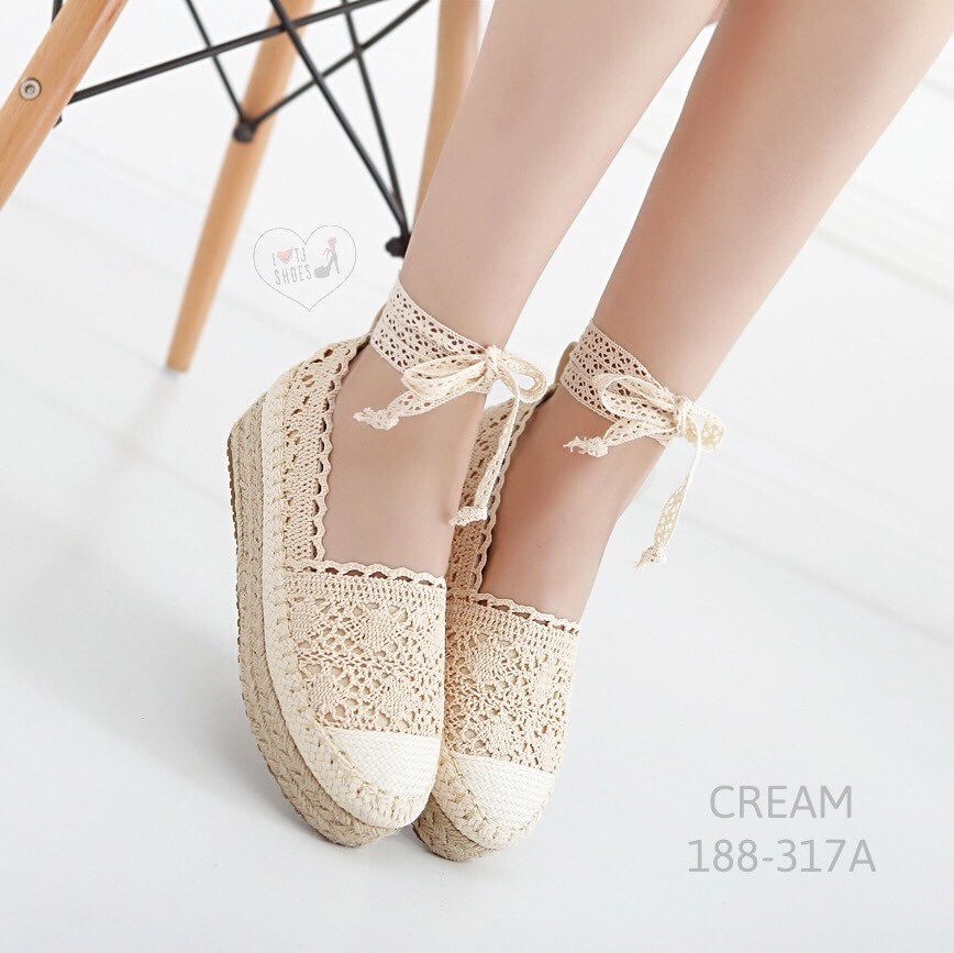 รองเท้าลูกไม้ส้นปอ (สีครีม)