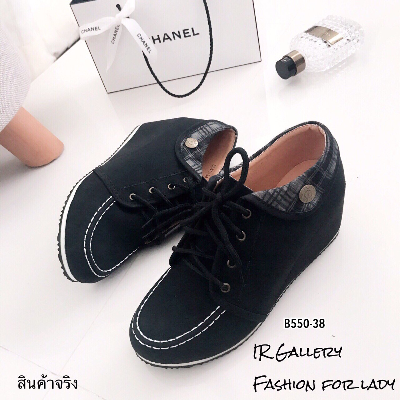 รองเท้าผ้าใบทรงมินิบูทแต่งลายสก็อต (สีแทน)