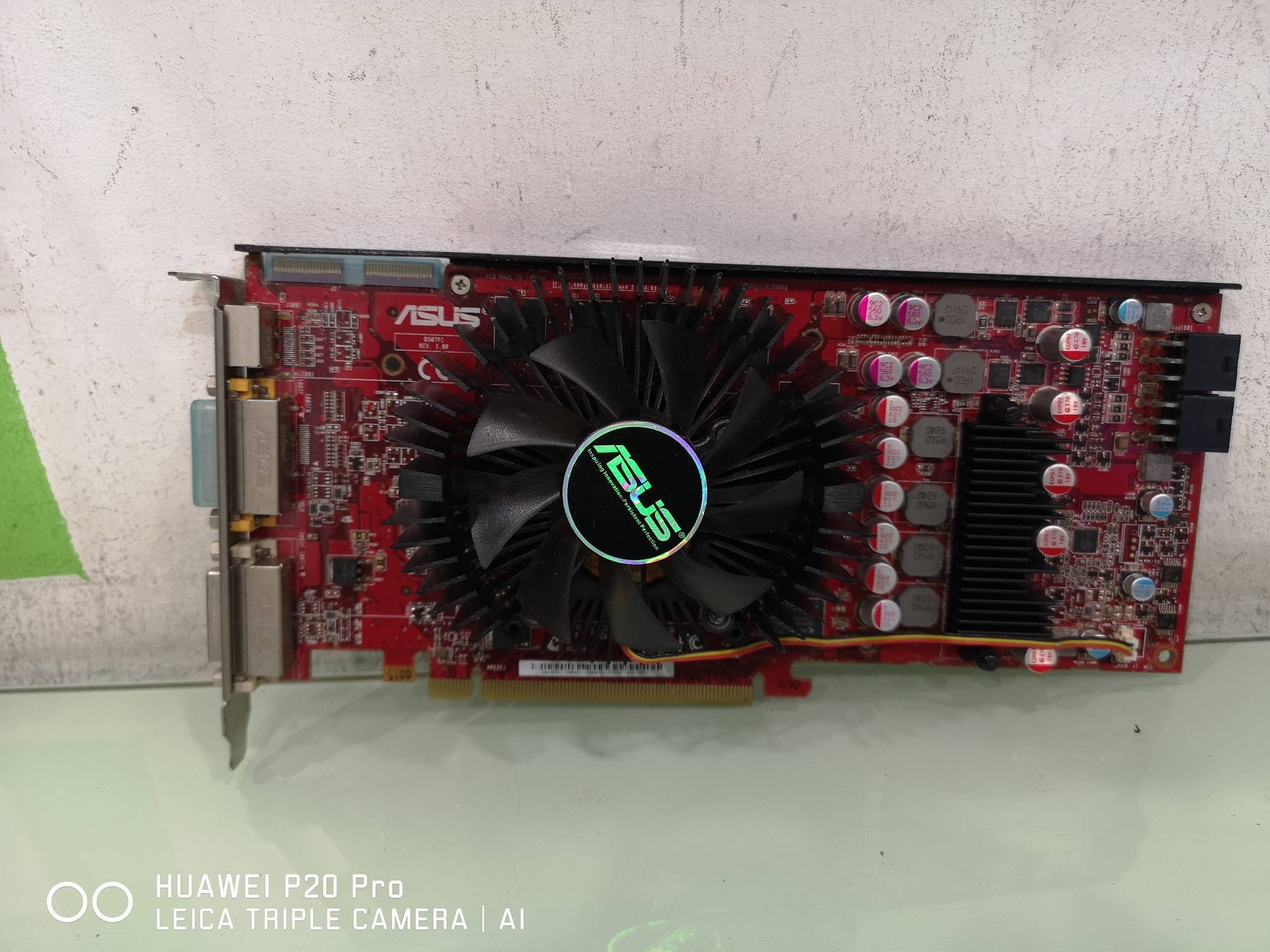 ASUS ATI HD4870 DDR5 256BIT 512MB. HT