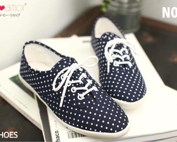พร้อมส่ง : รองเท้าผ้าใบลายจุดสีเรียบ