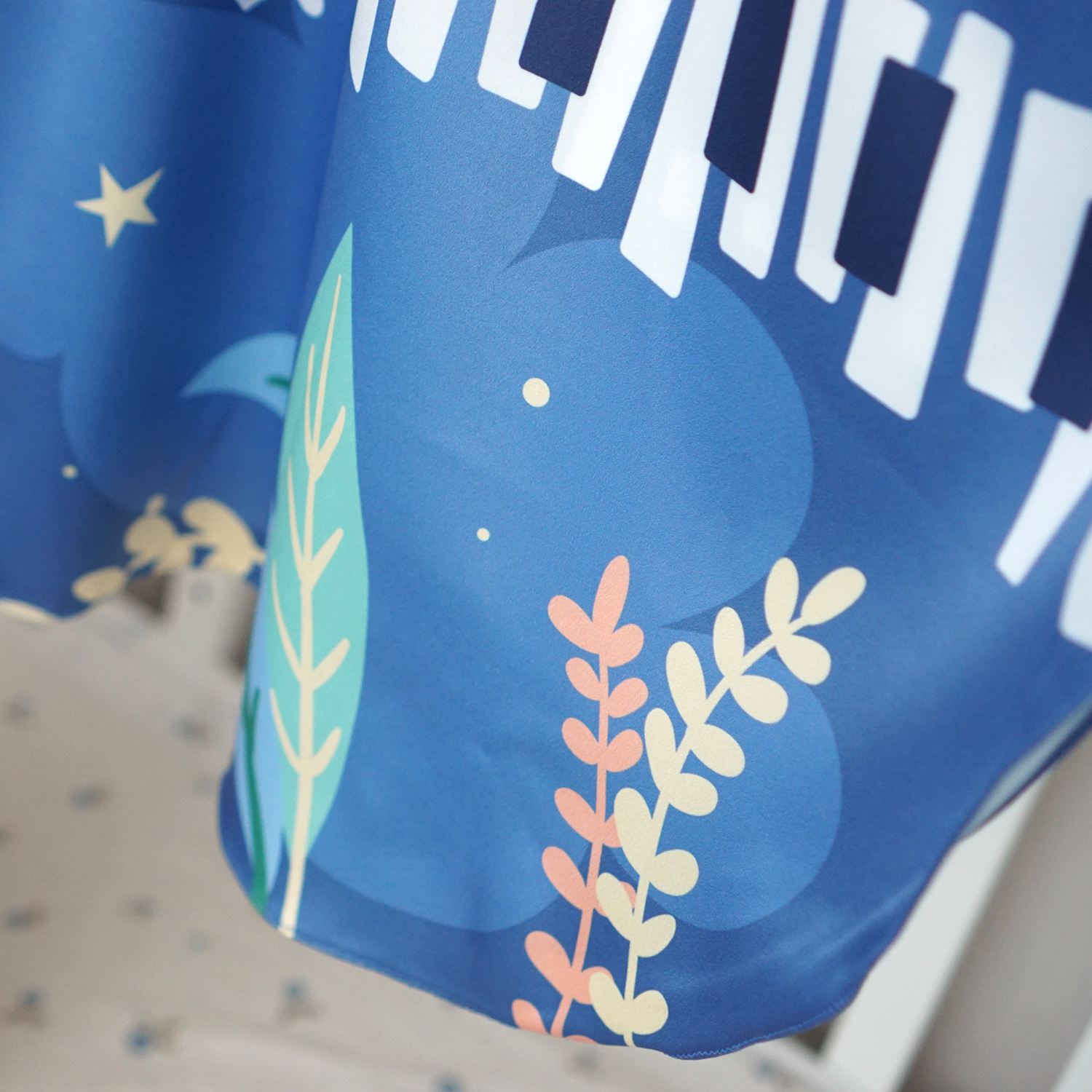 ผ้าคลุมให้นม 3in1 (รุ่นมีกระดุม ถอดโครงได้) แบบสั่งทำใส่ชื่อ ลาย Piano - Navy