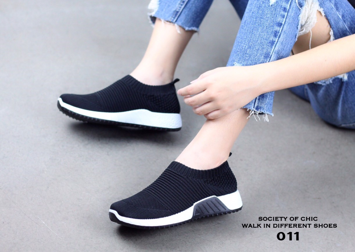 รองเท้าผ้าใบทรงสวมขอบถุงเท้า (สีเลือดหมู)