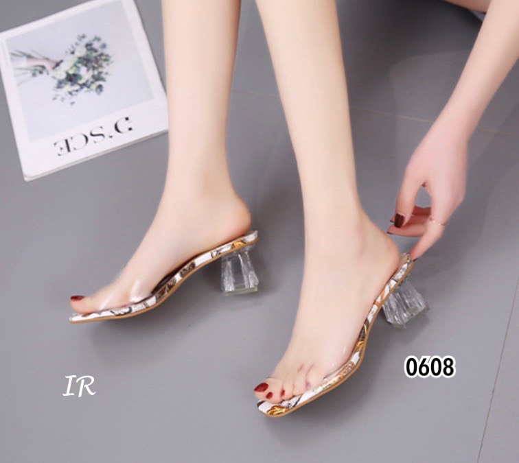 รองเท้าส้นแก้วเปิดส้นแต่งลาย (สีเหลือง)