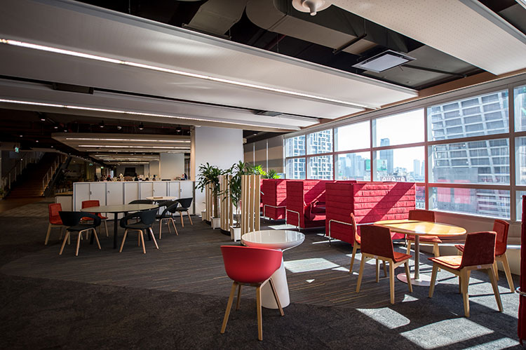 อาคารสำนักงาน ยูนิลีเวอร์ เฮ้าส์ สำนักงานให้เช่าใกล้รถไฟฟ้า MRT พระราม 9 และ ใกล้ห้างเซ็นทรัลพระราม 9 กรุงเทพฯ