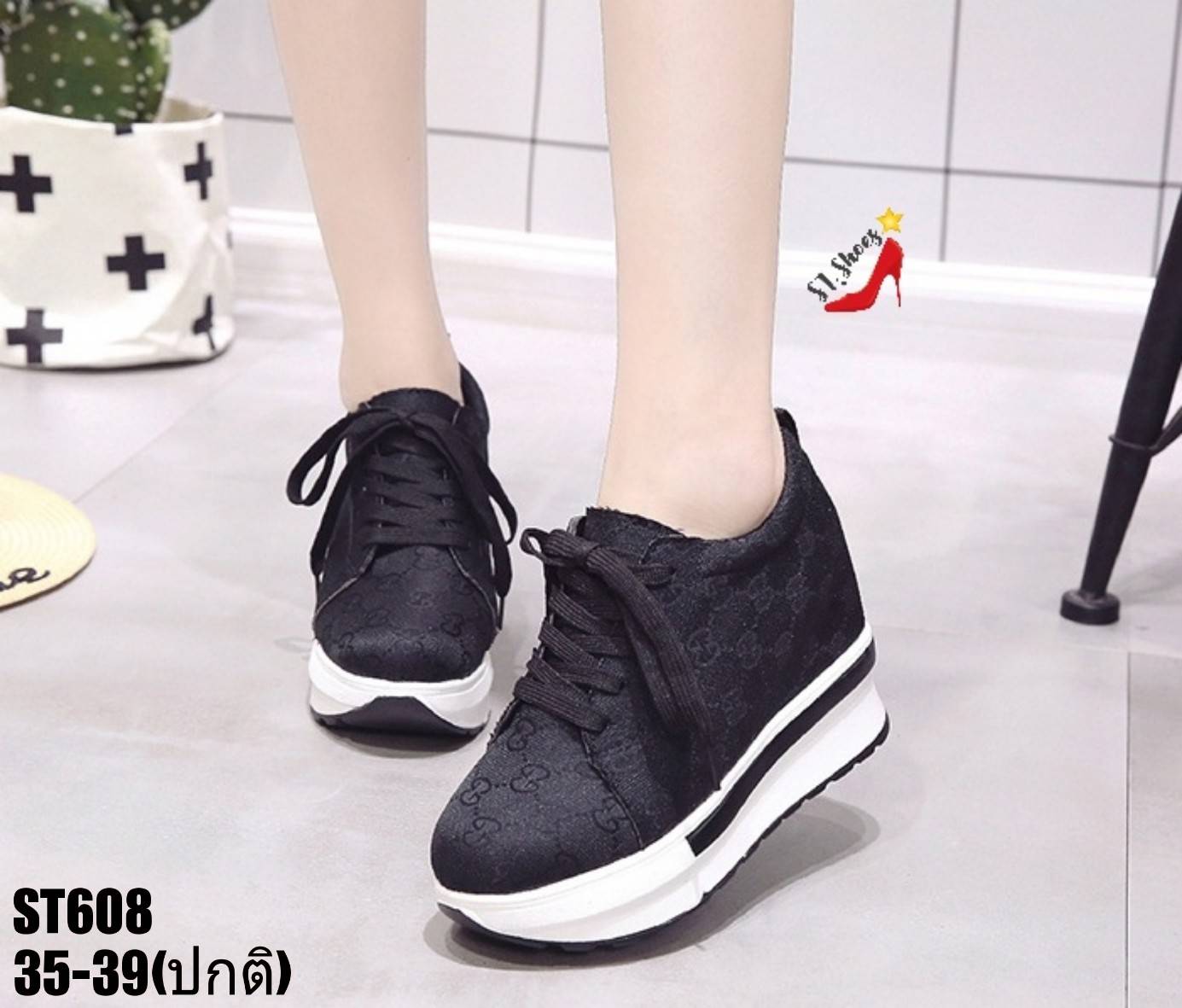 รองเท้าผ้าใบเสริมส้นแต่งลายแฟชั่น (สีดำ)