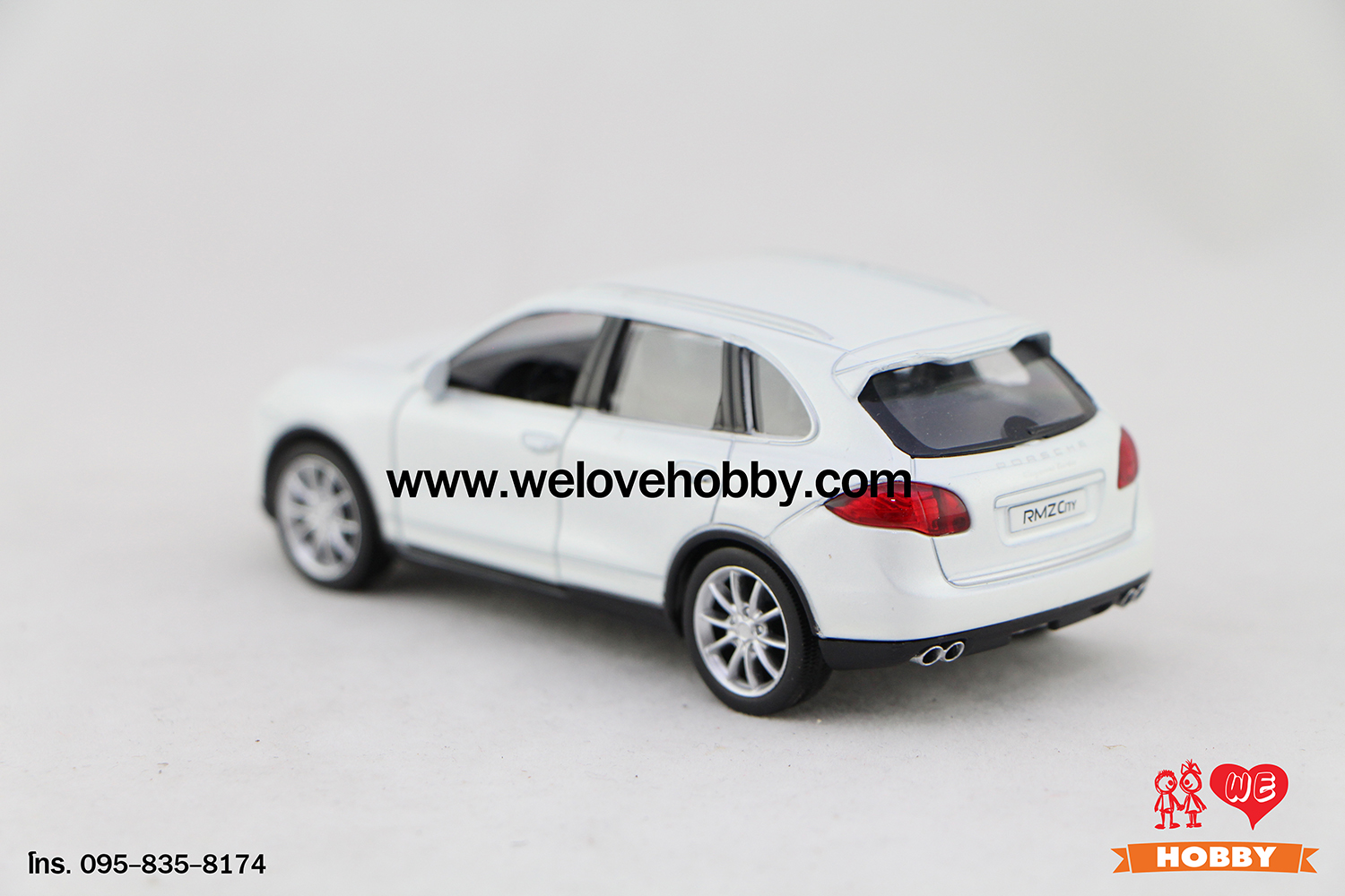 โมเดลรถซุปเปอร์ คาร์ Porsche Cayenne Turbo S สีขาว Scale 1:32