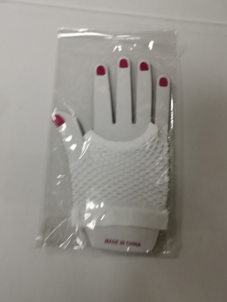 ถุงมือดรัมเมเยอร์เด็ก สีขาว สำหรับชุดดรัมเมเยอร์เด็กหญิง ชุดเชียร์ลีดเดอร์เด็ก ชุดแฟนซีเด็ก งานขบวนพาเหรด งานกีฬาสี