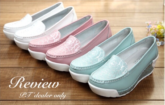 พร้อมส่ง : รองเท้าเสริมส้นลายกุหลาบ (สีฟ้า)