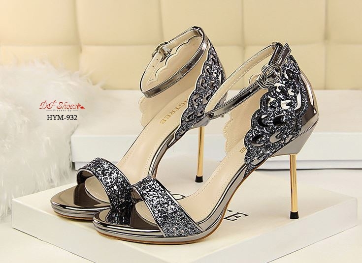 รองเท้าส้นสูงรัดข้อบุกลิตเตอร์ (สีบรอนซ์)