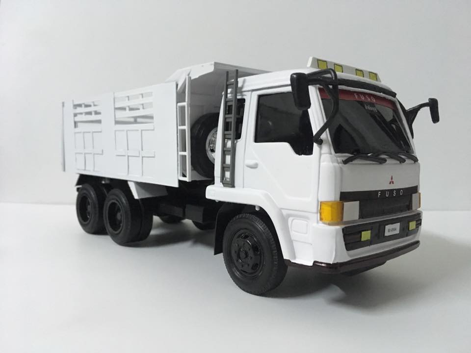 รถบรรทุกตั้งโชว์ 1/24 Truck toy โมเดลรถดั๊มพ์