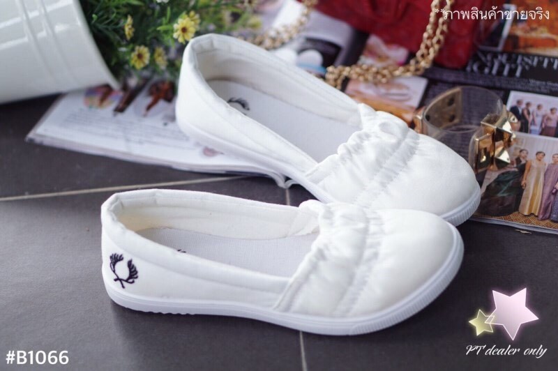 พร้อมส่ง : รองเท้าคัชชู Fred Perry (สีขาว)