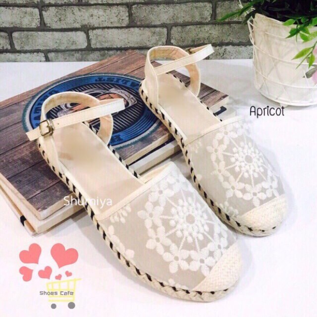 พร้อมส่ง : รองเท้าลูกไม้ลำลอง